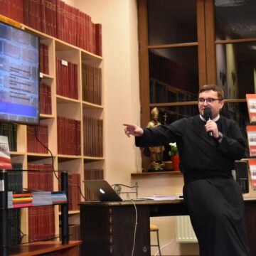 Spotkanie autorskie z ojcem Dariuszem Drążkiem