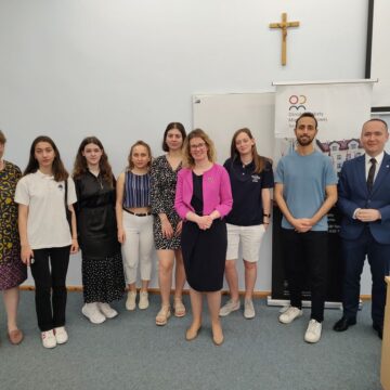 Spotkanie przedstawicieli Ministerstwa Spraw Zagranicznych ze studentami programu Erasmus+ w Akademii Kultury Społecznej i Medialnej w Toruniu