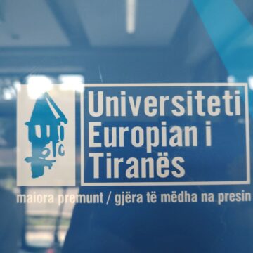 Z wykładami w Europejskim Uniwersytecie w Tiranie