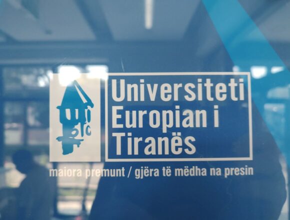 Z wykładami w Europejskim Uniwersytecie w Tiranie