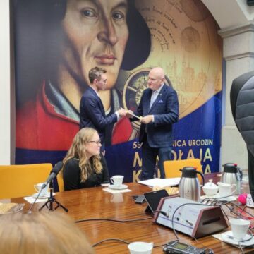 Kolejny absolwent AKSiM beneficjentem toruńskiego programu „Mieszkanie dla Absolwenta”