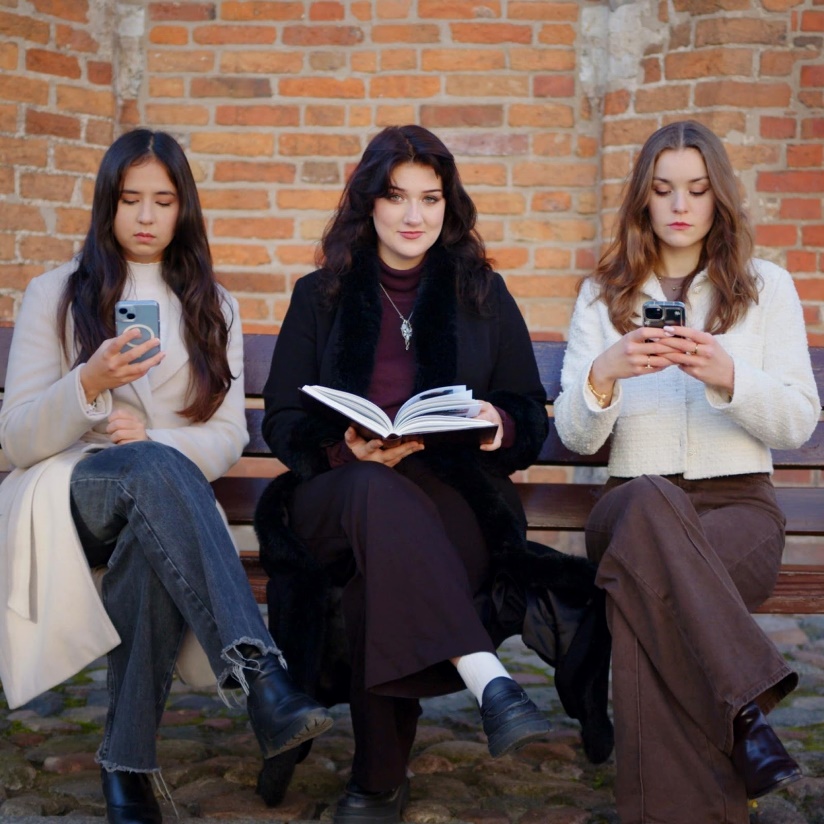 Zaczytani jesienią fot. Liliana Chociaj (2) Zaczytani jesienią – sesja zdjęciowa łącząca ludzi i literaturę