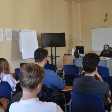 Analiza bieżących wydarzeń międzynarodowych z perspektywy prof. Miry Modelskiej-Creech