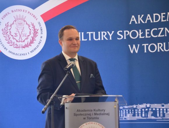 Wystąpienia przed kamerą na studiach podyplomowych z retoryki