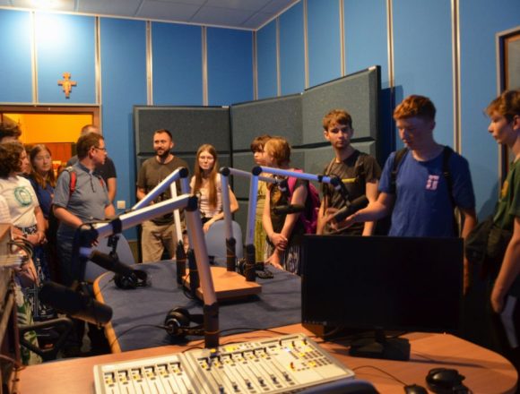Młodzież z Oazy Salezjańskiej z wizytą w AKSiM